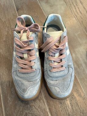 Coolway Light blue Suede Athletic Sneakers with Pink Laces